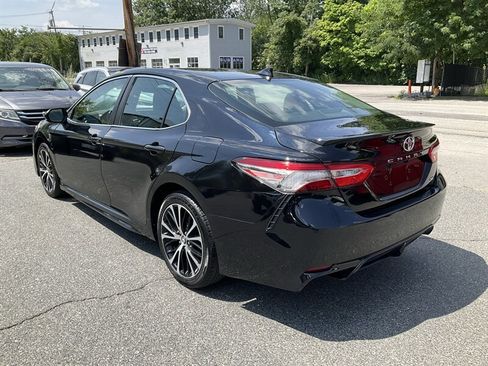 Used 2020 Toyota Camry SE FWD image 7