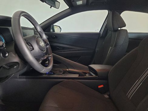 Used 2025 Hyundai Elantra Sport FWD image 17