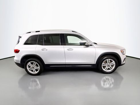 Used 2022 Mercedes-Benz GLB 250 4MATIC w/ Premium Package Lite image 11