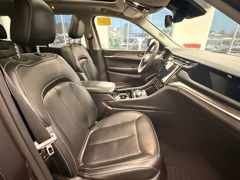 Used 2022 Jeep Grand Cherokee Limited 4xe image 14