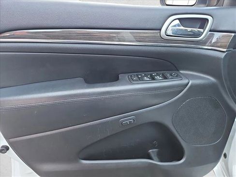 Used 2018 Jeep Grand Cherokee Overland image 11