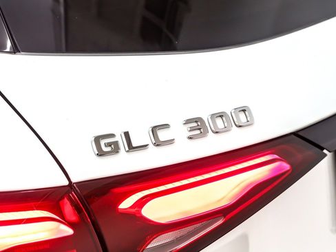 Used 2025 Mercedes-Benz GLC 300 image 10