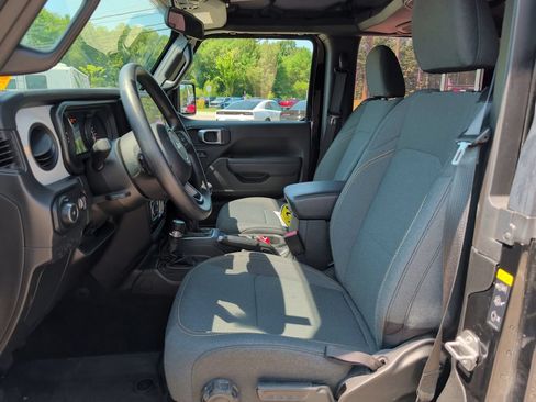 Used 2025 Jeep Wrangler Sport AWD/4WD image 12