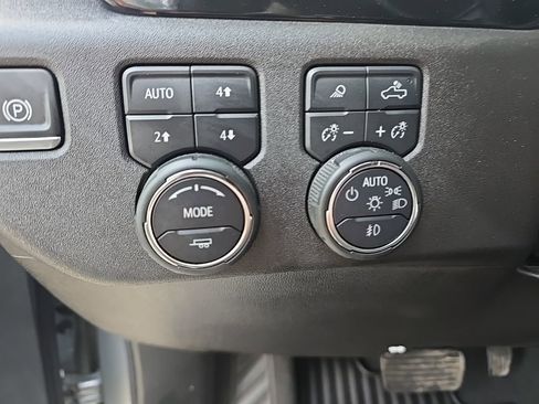 Used 2025 Chevrolet Silverado 1500 LTZ w/ LTZ Convenience Package II AWD/4WD image 21