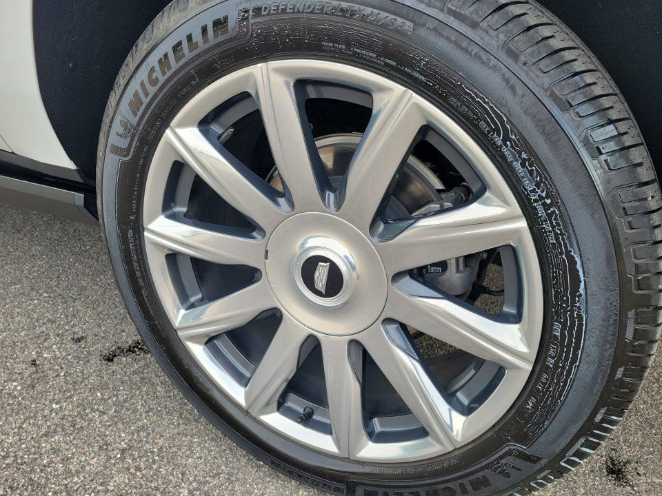 Certified 2024 Cadillac Escalade ESV Premium Luxury Platinum AWD/4WD image 22
