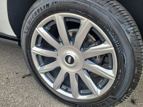 Certified 2024 Cadillac Escalade ESV Premium Luxury Platinum AWD/4WD image 22