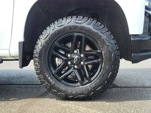 Used 2022 Chevrolet Silverado 1500 Custom Trail Boss w/ Safety Confidence Package AWD/4WD image 9
