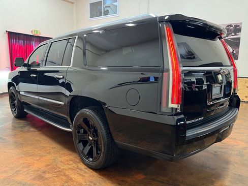 Used 2018 Cadillac Escalade ESV Luxury image 6