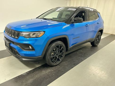 Used 2024 Jeep Compass Latitude w/ Convenience Group image 5