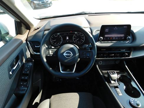 Used 2023 Nissan Rogue SV AWD/4WD image 14
