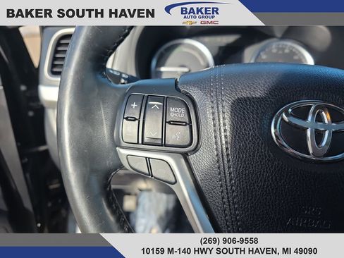 Used 2017 Toyota Highlander Limited Platinum image 18