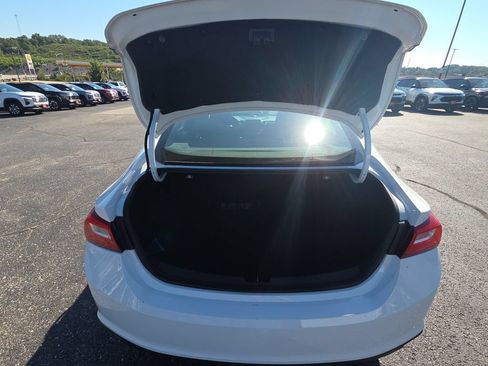 Used 2023 Chevrolet Malibu LT FWD image 31