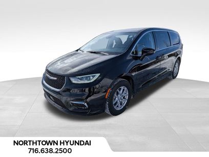 Used 2024 Chrysler Pacifica Touring-L