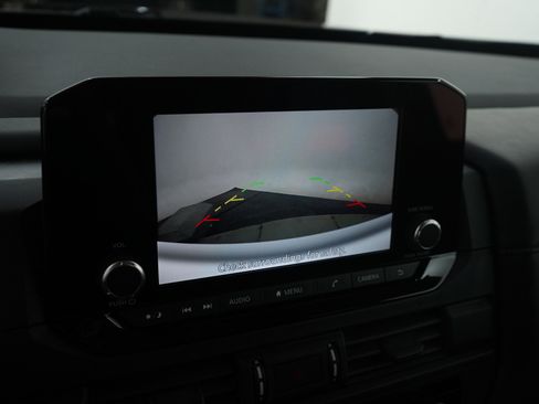 Used 2024 Nissan Pathfinder S image 21