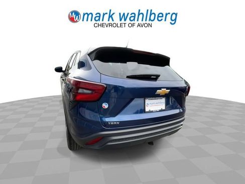 Used 2024 Chevrolet Trax LS w/ LS Convenience Package FWD image 6