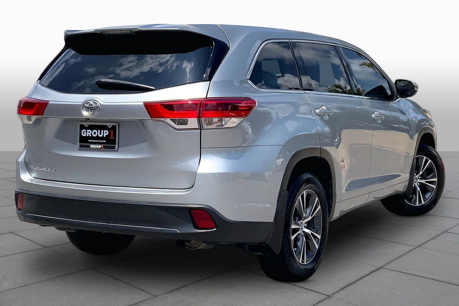 Used 2017 Toyota Highlander LE FWD image 13