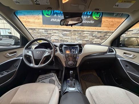 Used 2017 Hyundai Santa Fe SE AWD/4WD image 16
