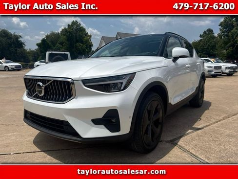 Used 2024 Volvo XC40 B5 Plus AWD/4WD image 1