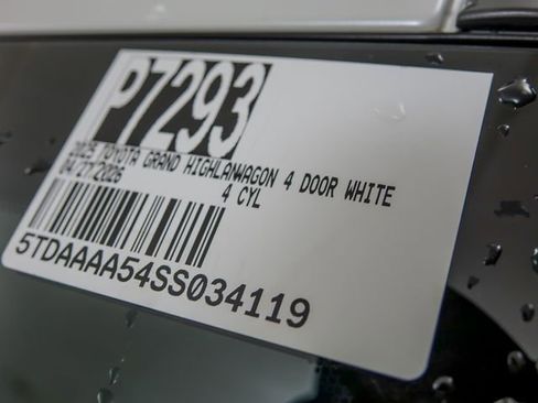 Certified 2025 Toyota Grand Highlander FWD image 30