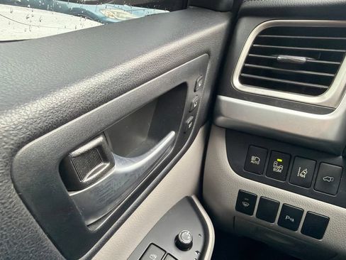 Used 2015 Toyota Highlander Limited w/ Driver Technology Package AWD/4WD image 19