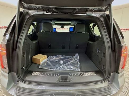 New 2025 Chevrolet Suburban Premier image 31
