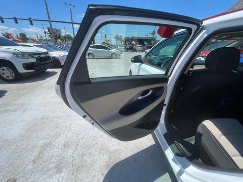 Used 2019 Hyundai Elantra GT FWD image 10