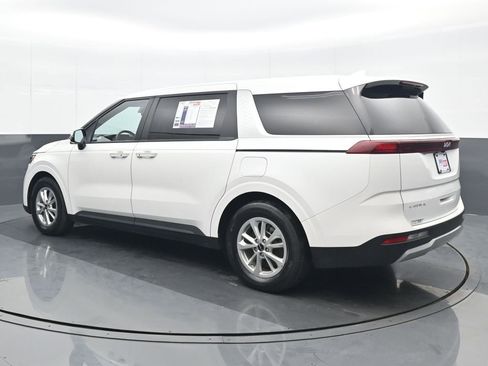 Used 2024 Kia Carnival LX image 4