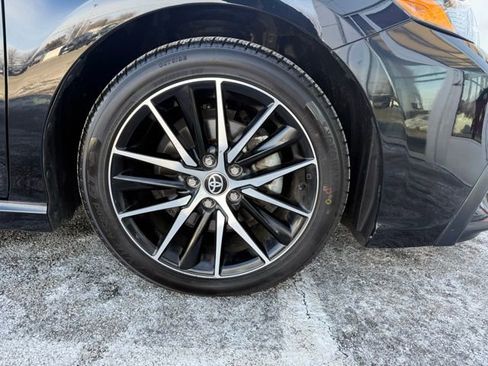 Used 2023 Toyota Camry SE image 10