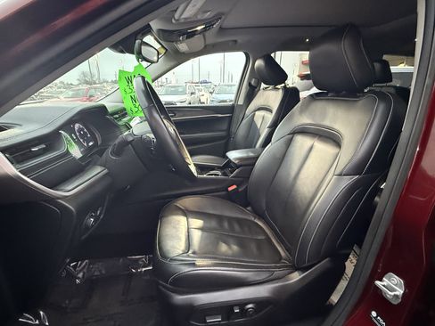 Used 2022 Jeep Grand Cherokee L Limited w/ Black Appearance Package image 18