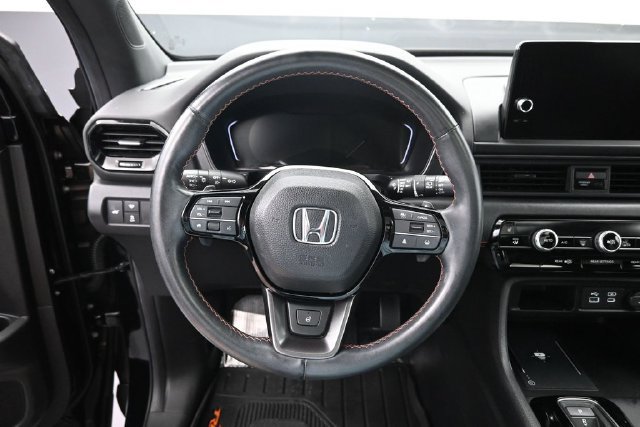 Used 2025 Honda Pilot TrailSport image 22