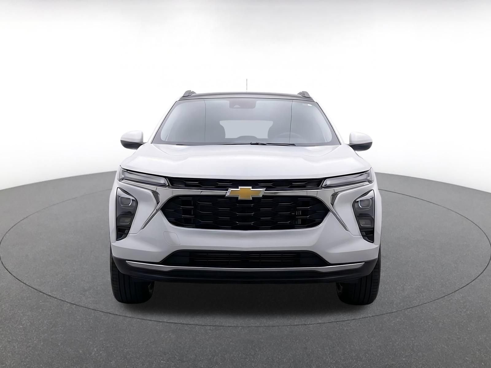 Used 2025 Chevrolet Trax LT w/ LT Convenience Package FWD image 2