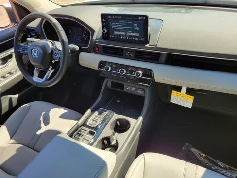 Used 2025 Honda Pilot EX-L image 5
