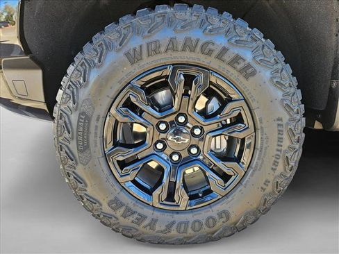 Used 2025 Chevrolet Silverado 1500 ZR2 w/ Technology Package image 21