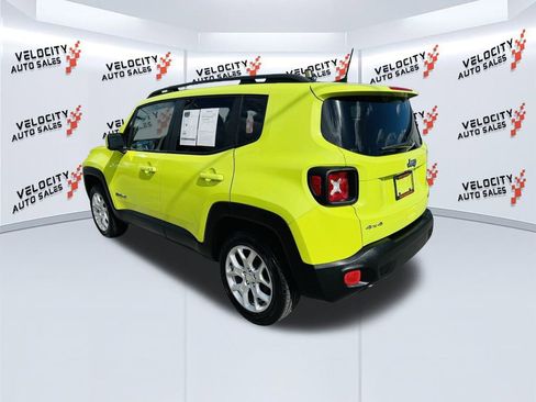 Used 2018 Jeep Renegade Latitude w/ Cold Weather Group AWD/4WD image 5