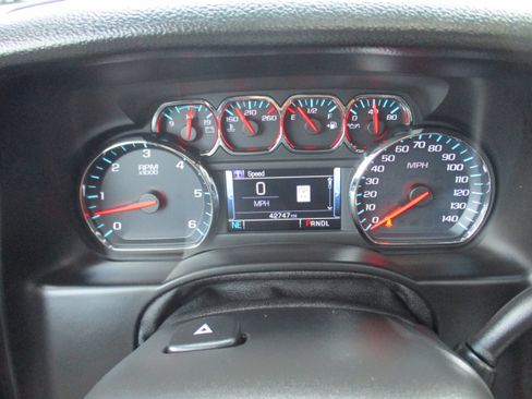 Used 2019 Chevrolet Tahoe LT w/ LT Signature Package image 19