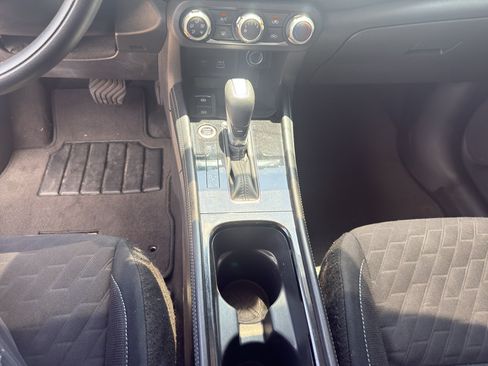 Used 2024 Nissan Kicks SV FWD image 15