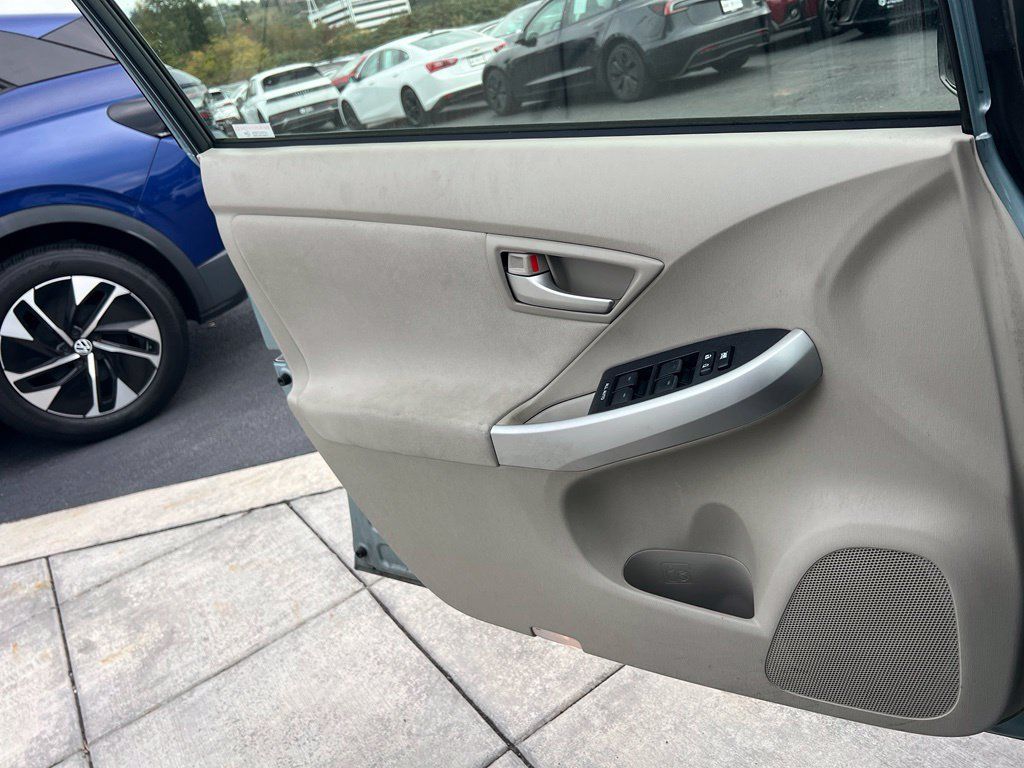 Used 2015 Toyota Prius Three w/ Solar Roof Package FWD image 13