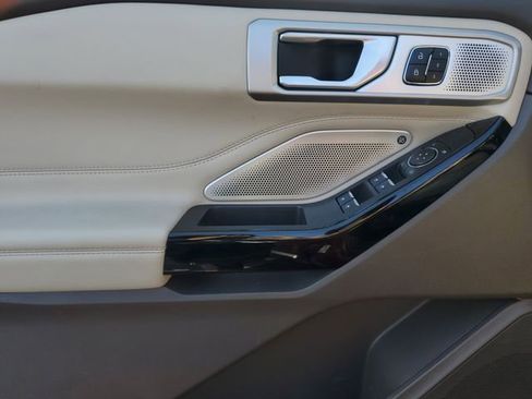 Certified 2023 Ford Explorer Platinum w/ Technology Package image 8