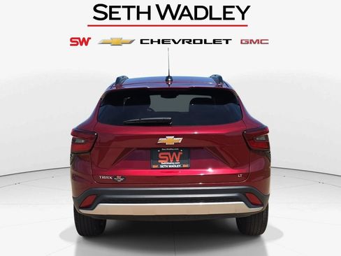 Used 2025 Chevrolet Trax LT w/ LT Convenience Package FWD image 7