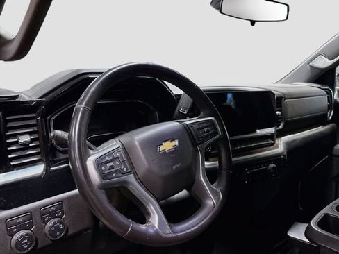 Used 2022 Chevrolet Silverado 1500 LT AWD/4WD image 10