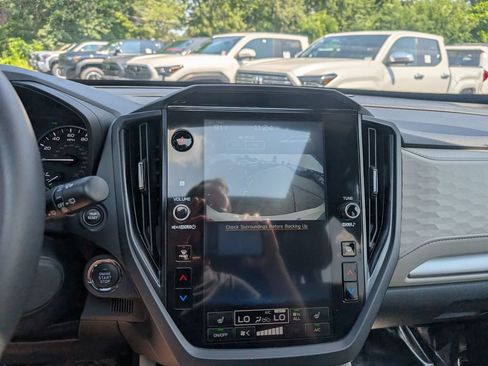 Used 2025 Subaru Forester Premium AWD/4WD image 27