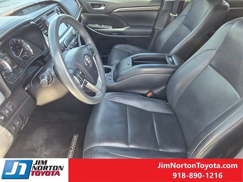 Used 2016 Toyota Highlander Limited Platinum image 15