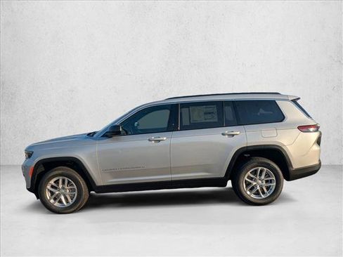 New 2025 Jeep Grand Cherokee L Laredo image 5