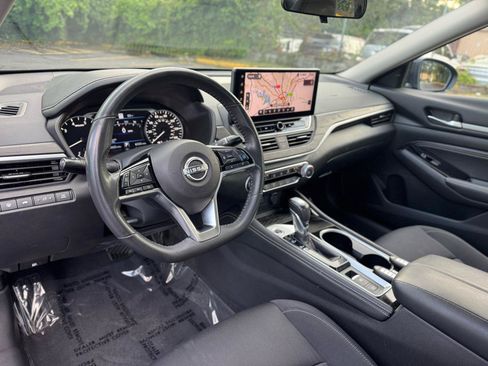 Used 2023 Nissan Altima 2.5 SV w/ SV Premium Package FWD image 11