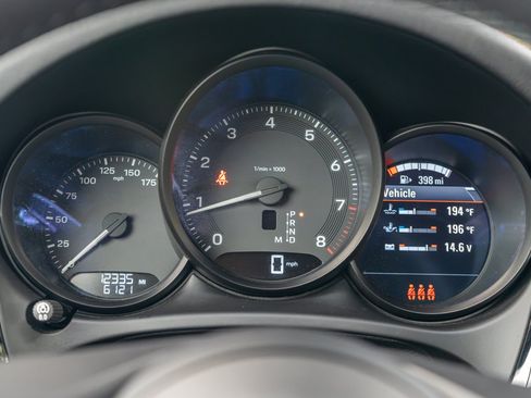 Used 2025 Porsche Macan AWD/4WD image 17