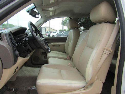 Used 2014 Chevrolet Silverado 2500 LT w/ Interior Plus Package RWD image 8