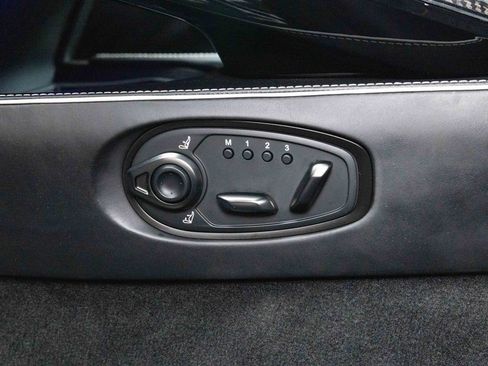 Used 2025 Aston Martin V8 Vantage Coupe image 37