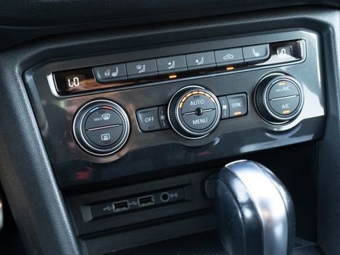 Used 2019 Volkswagen Tiguan SEL Premium R-Line image 32