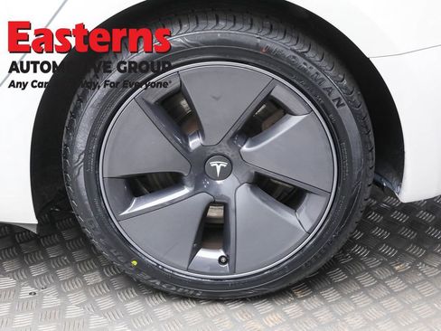 Used 2023 Tesla Model 3 Standard Range image 8
