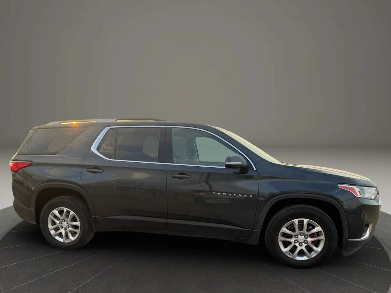 Used 2018 Chevrolet Traverse LT FWD image 5